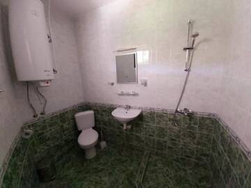 Фото номера Трехместный номер с балконом Гостевой дом Hotel Aleksandrina г. Kipilovo 4